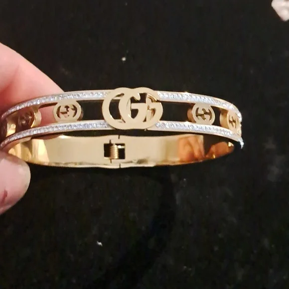 Chic Gold and Black Bracelet - Picture 3 of 3
